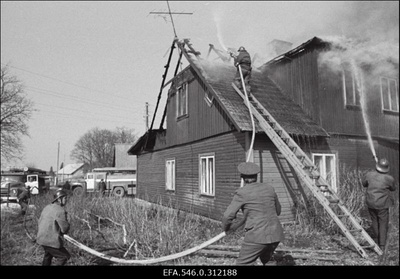 Tuletõrje vm (sõjaväestatud).  duplicate photo
