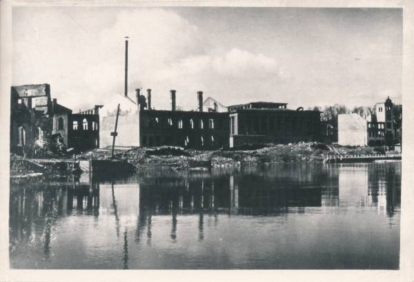 Tartu linnavaade. Laevaremondi töökodade ja turuhoone varemed. 1944.a.