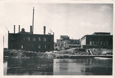 Sõjapurustused. Laevaremondi töökodade ja turuhoone varemed. Tartu, 1944. Foto A. Sauga.  similar photo