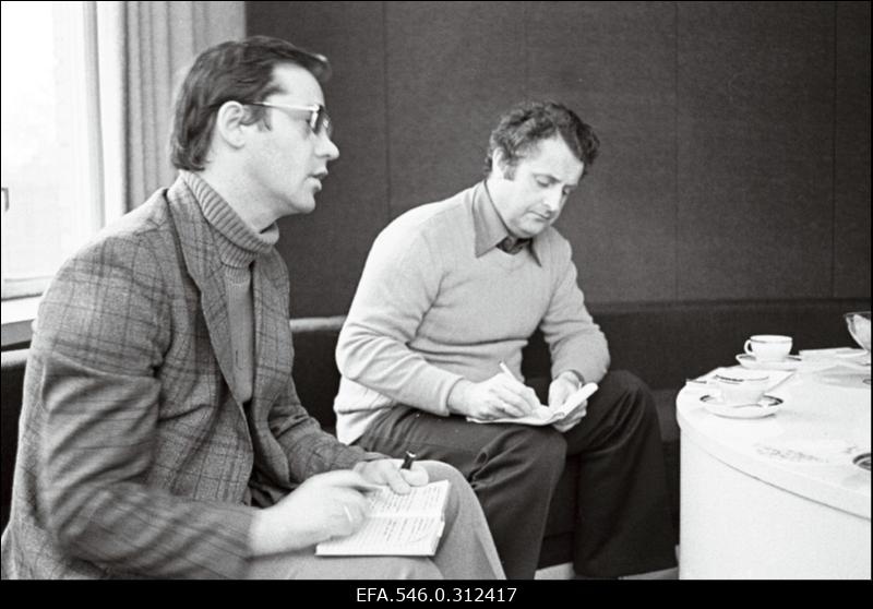 Svereni ajakirjanikud.