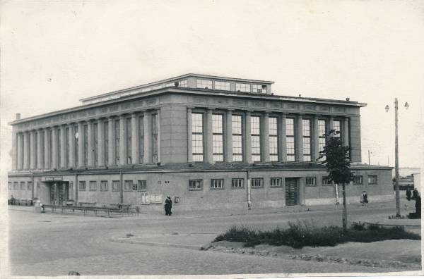 Turuhoone. Tartu, 1957.