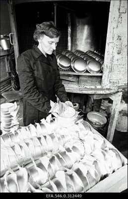 "Võit", "Vasar".  duplicate photo
