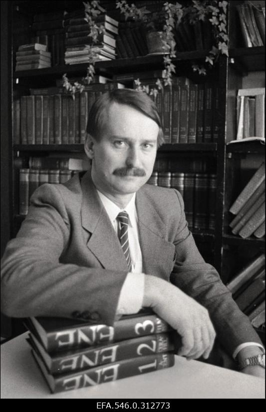 Siim Kallas, ajalehe "Rahva Hääl" peatoimetaja asetäitja (1986–1989).