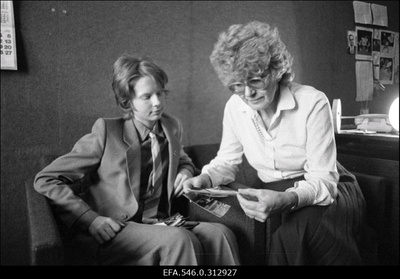 Vestlusi "Rahva Hääle" rubriigi "Õhtujutud" jaoks viib läbi toimetaja Valve Raudnask.  similar photo