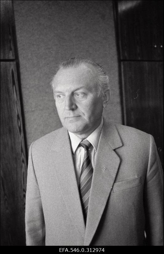 Ajalehe "Rahva Hääl" vestlusringist osavõtja.