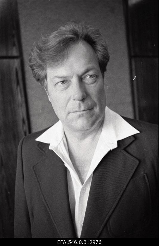 Ajalehe "Rahva Hääl" vestlusringist osavõtja.