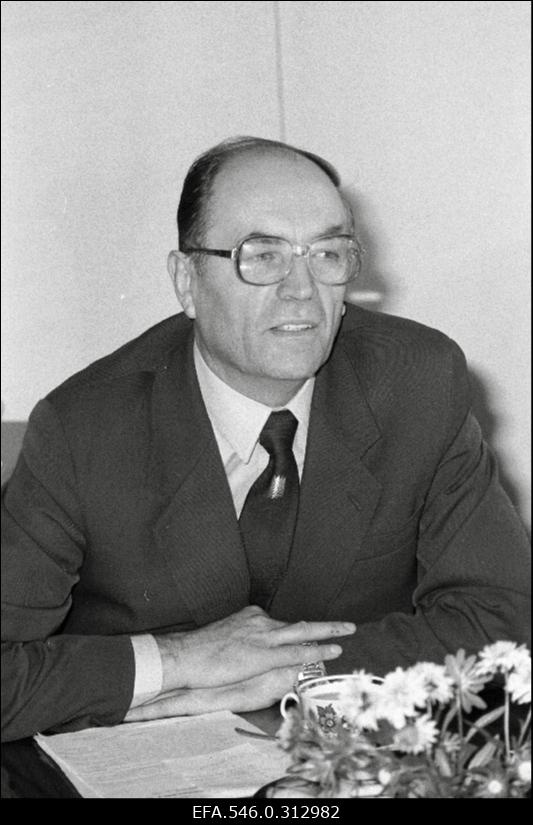 Ajalehe "Rahva Hääl" vestlusringist osavõtja.