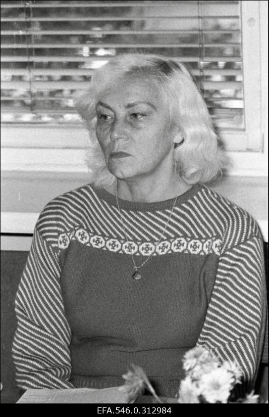 Ajalehe "Rahva Hääl" vestlusringist osavõtja.