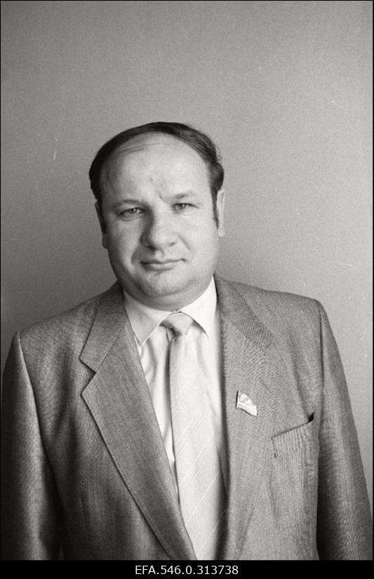 ENSV Ülemnõukogu Presiidiumi sekretäri Viktor Vaht'i poolt juhatatavast EK (Eesti Kommunist?) vestlusringist osavõtja.