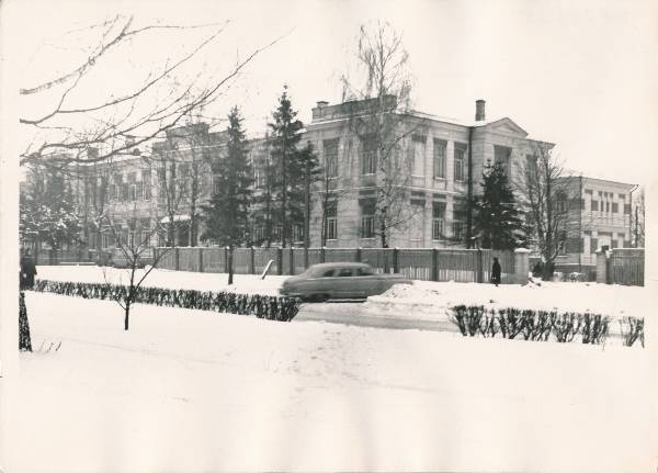 Maarjamõisa kliinik (Puusepa 2). Tartu, 1965.