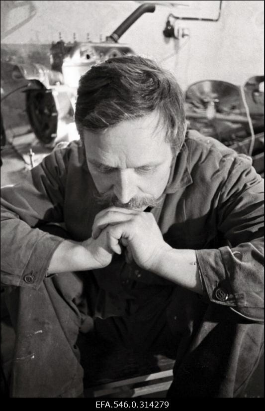 Vanaautoklubi Unic inimesed autosid remontimas.