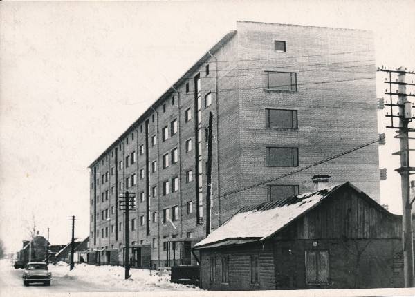 Kooperatiivelamu Jaama 89. Tartu, 1965.