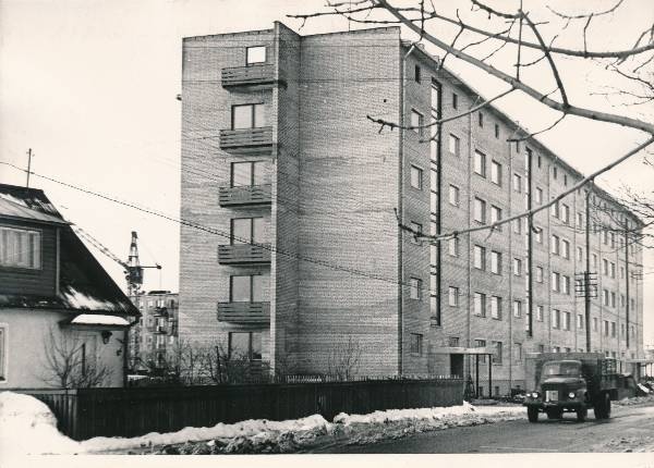 Kooperatiivelamu Jaama 89. Tartu, 1965.