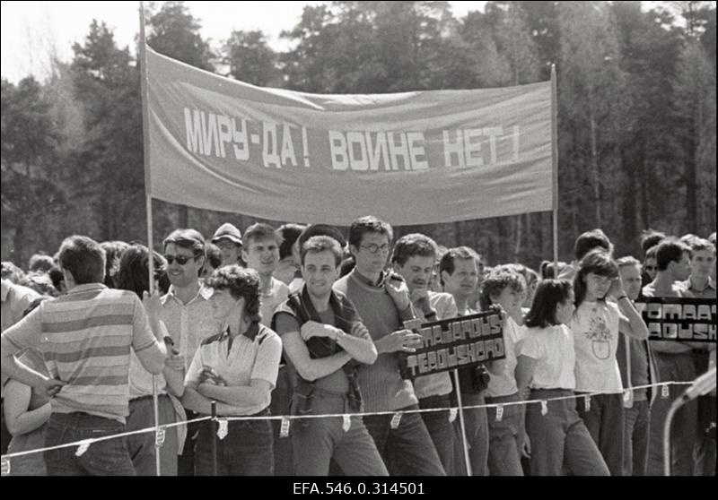 Tallinna Polütehnilise Instituudi ideoloogilis-poliitiline manifestatsioon [NLKP toetuseks].