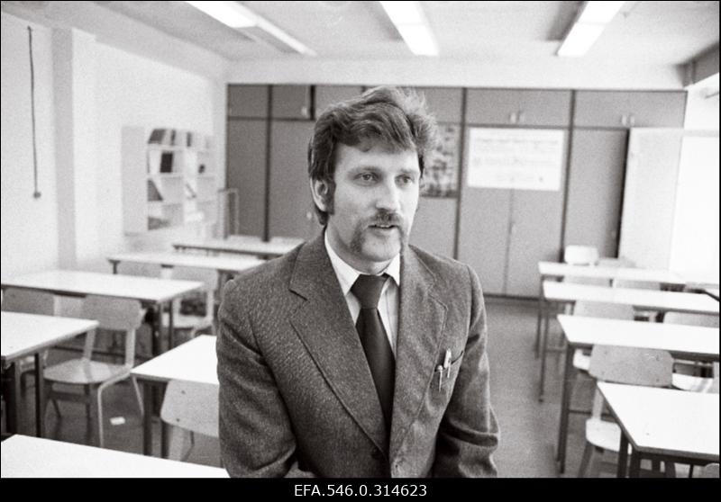 Taebla Keskkooli õpetaja.