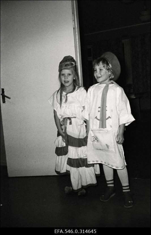 [Tallinna 43.Keskkooli näärikarneval.]