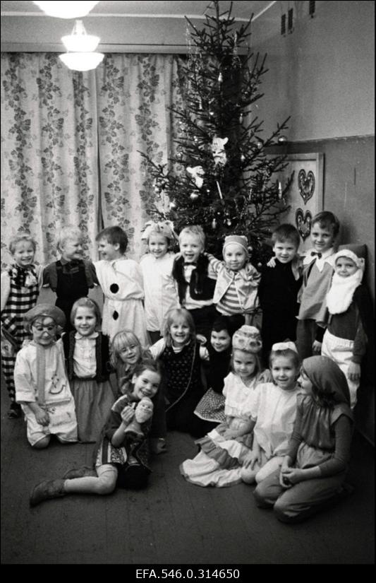 [Tallinna 43.Keskkooli näärikarneval.]