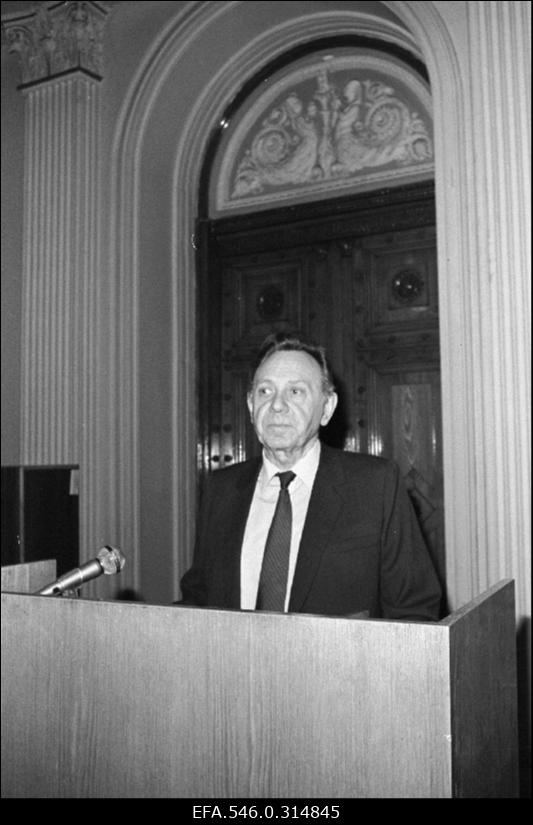 Teaduste Akadeemia presidendi valimised. (Jätkab Karl Rebane.)