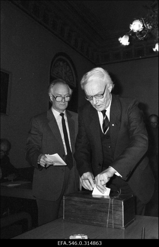 Teaduste Akadeemia presidendi valimised. (Jätkab Karl Rebane.)