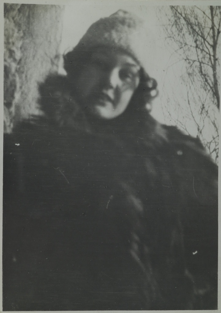 Portraits of Kirsti Gallen-Kallela outside at Tarvaspää, 1924.