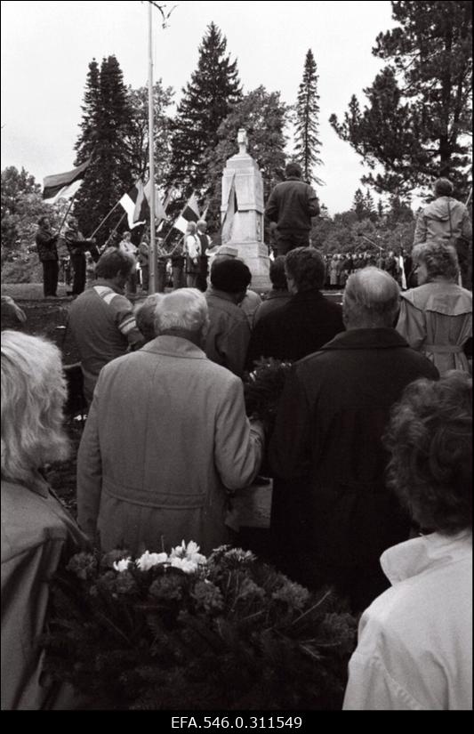 Kullamaa ausamba avamine.