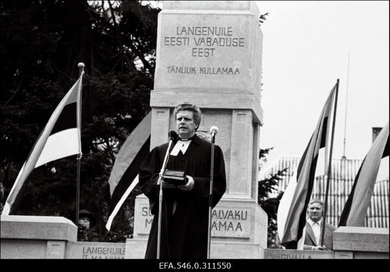 Kullamaa ausamba avamine.