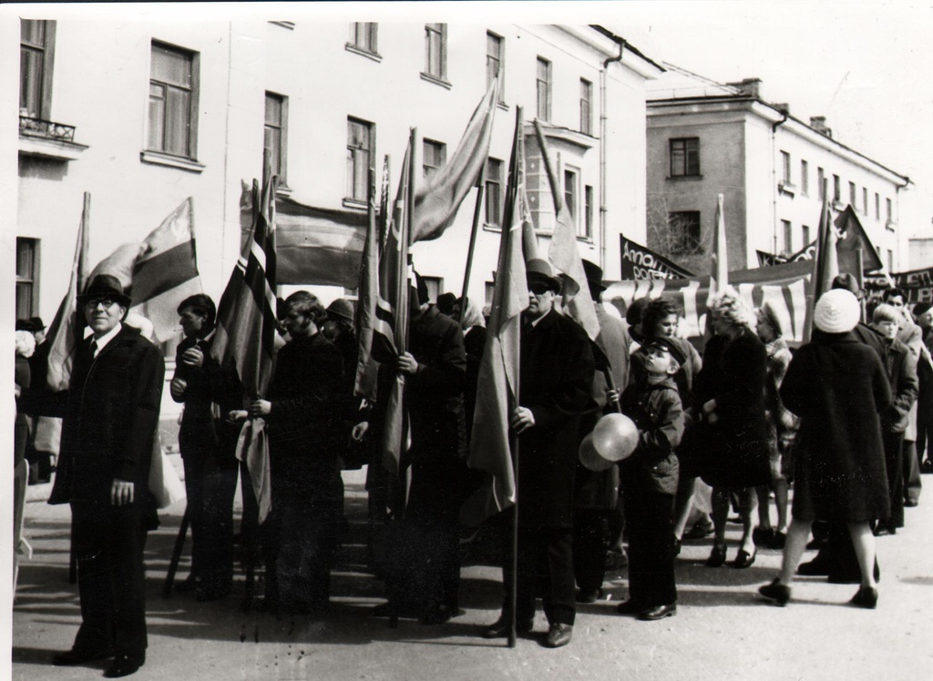 Kohtla-Järve PTK töötajad ja nende perekonnaliikmed oktoobri demonstratsioonil