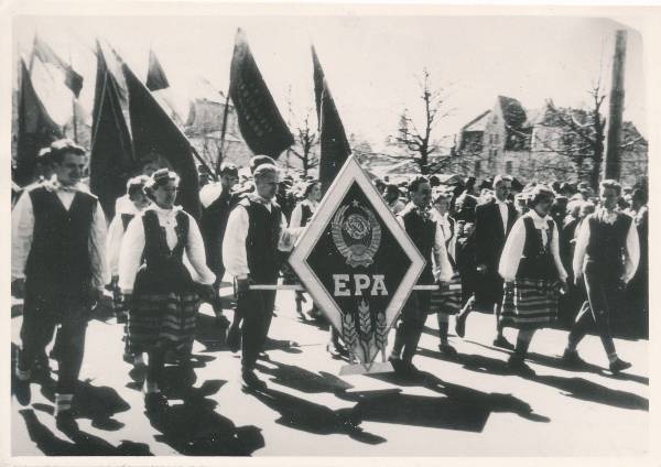 Maidemonstratsioon, EPA üliõpilased rongkäigus. Tartu, 1961.