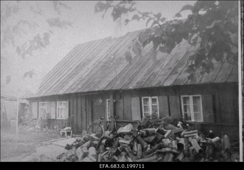 Puumaja Raua t 4, kus on suvitanud kirjanik Lydia Koidula.