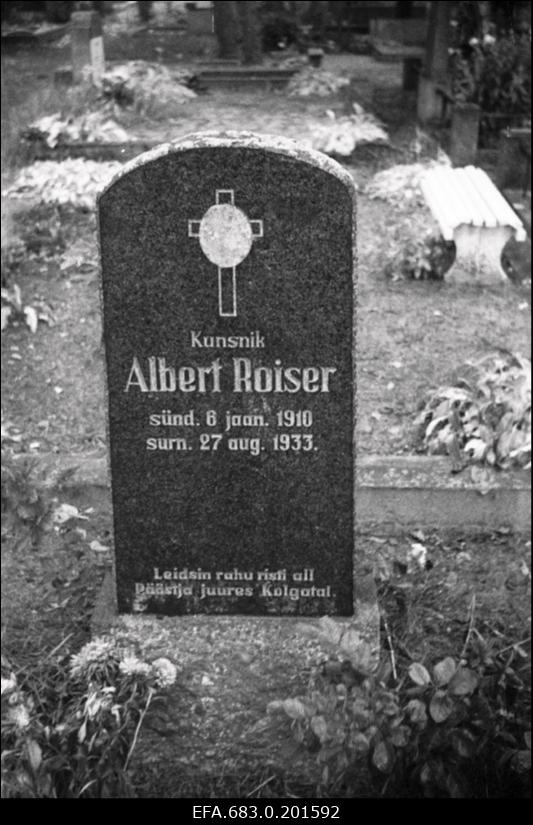 Kunstnik Albert Roiseri hauakivi Rahumäel.