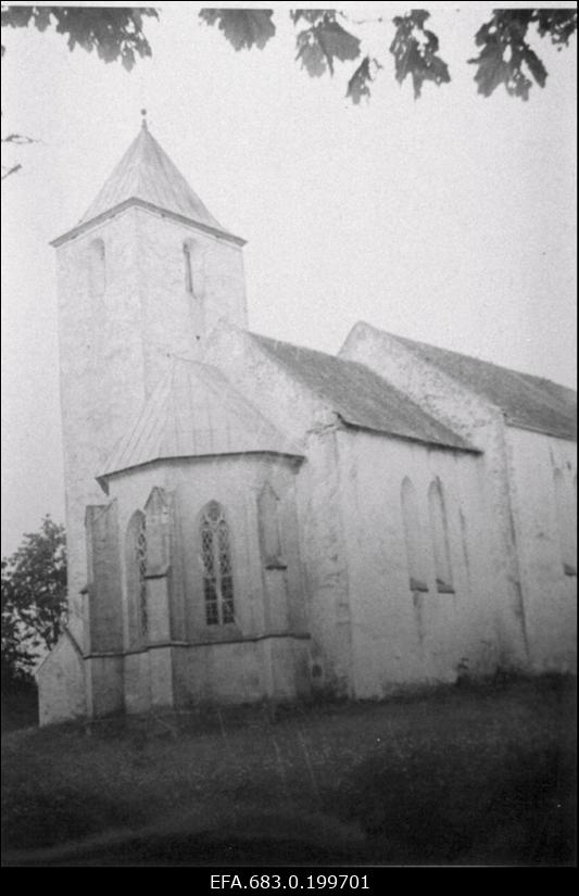 Valjala Martini kirik Saaremaal.