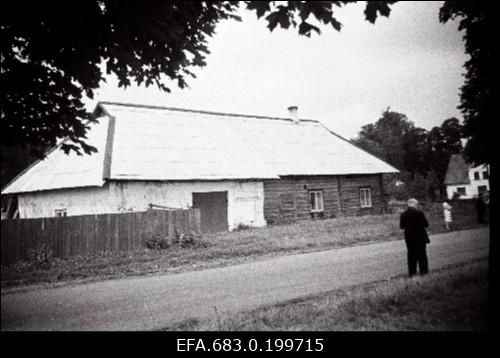 Erastvere mõisa endine puutöökoda, kus on töötanud kujur August Weizenberg.