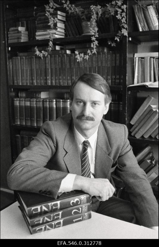 Siim Kallas, ajalehe "Rahva Hääl" peatoimetaja asetäitja (1986–1989).