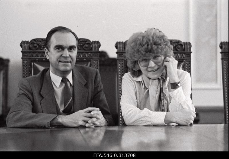 Indrek Toome, Eesti NSV Ministrite Nõukogu esimehe esimene asetäitja ja "Rahva Hääle" ajakirjanik Valve Raudnask.