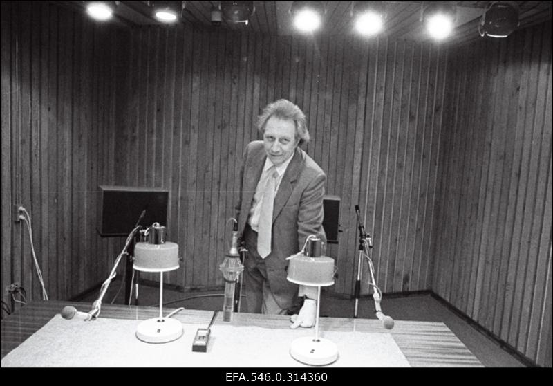 [Töö Eesti Raadio stuudioboksis.]