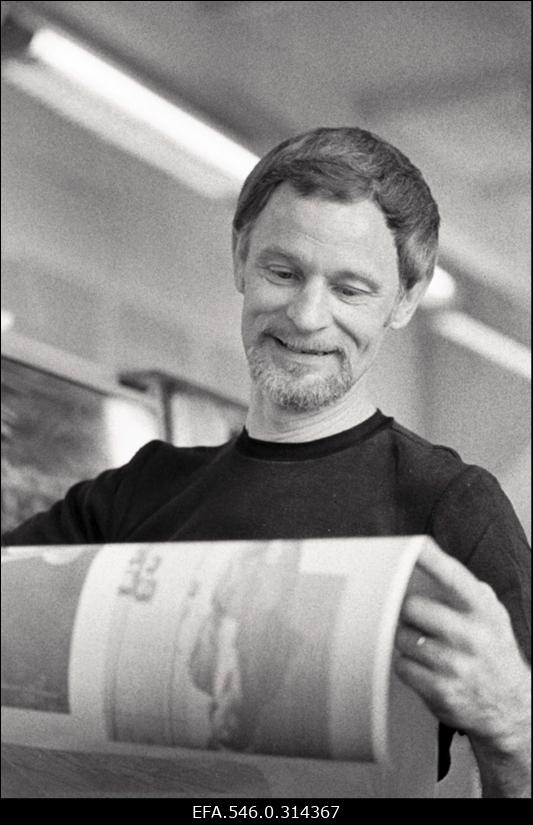 Tööprotsess (ajalehtede?) trükikojas.