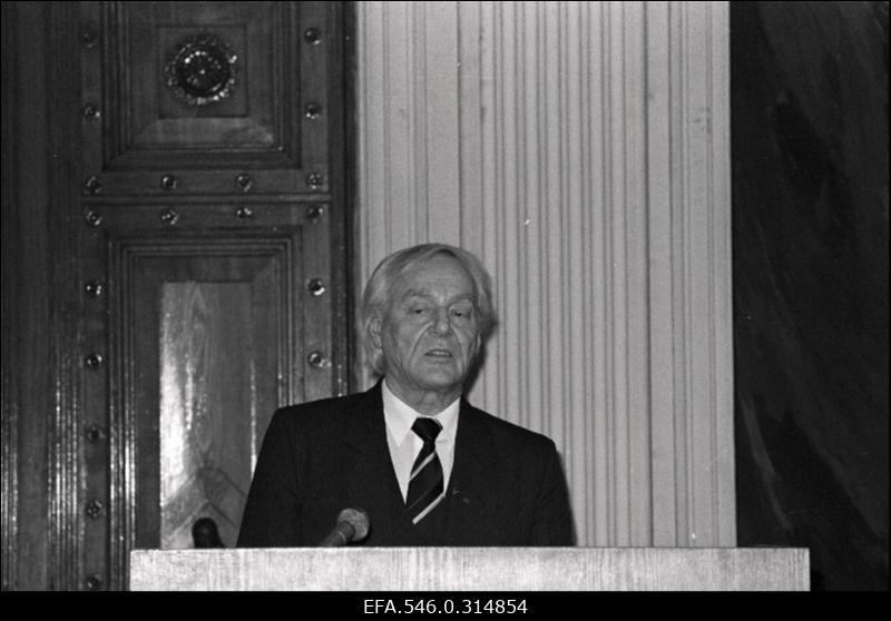 Teaduste Akadeemia presidendi valimised. (Jätkab Karl Rebane.)