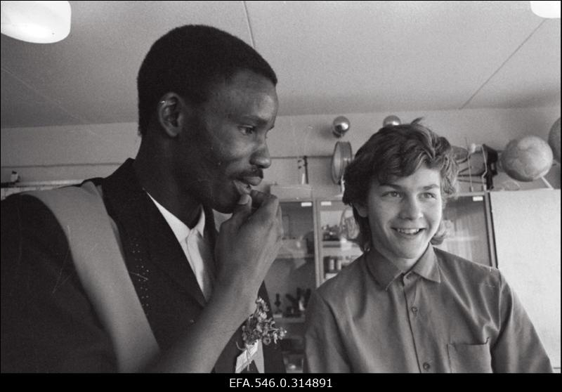 Välismaalaste delegatsiooni külaskäik ühte Eesti kooli. (EURO - RANNA)