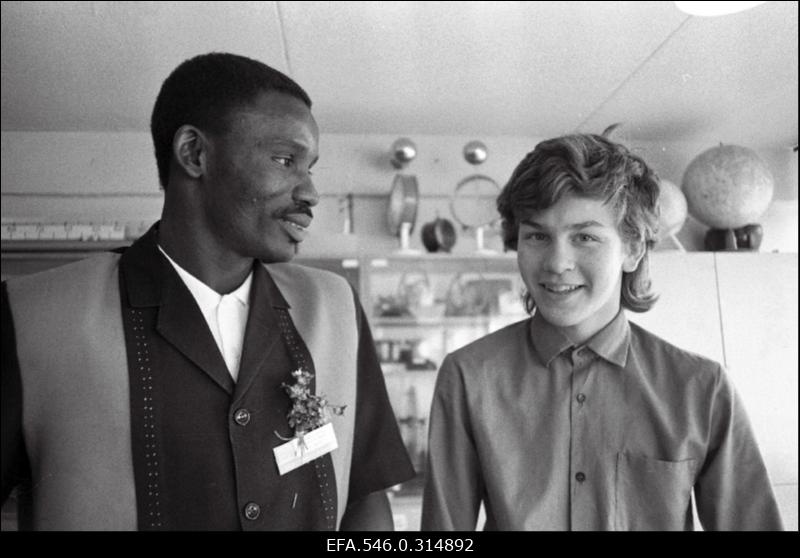 Välismaalaste delegatsiooni külaskäik ühte Eesti kooli. (EURO - RANNA)