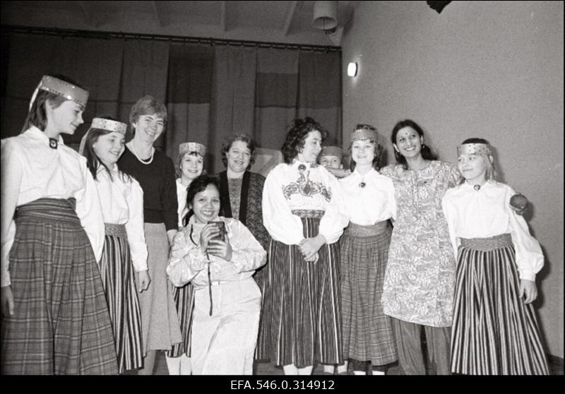 Välismaalaste delegatsiooni külaskäik ühte Eesti kooli. (EURO - RANNA)