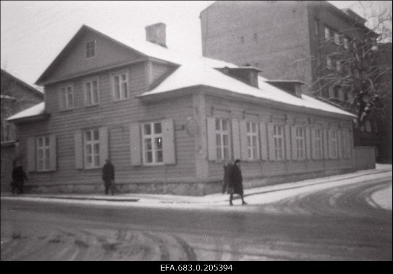 Endine Kentmanni koolimaja H. Pöögelmanni ja Sakala tänava nurgal.
