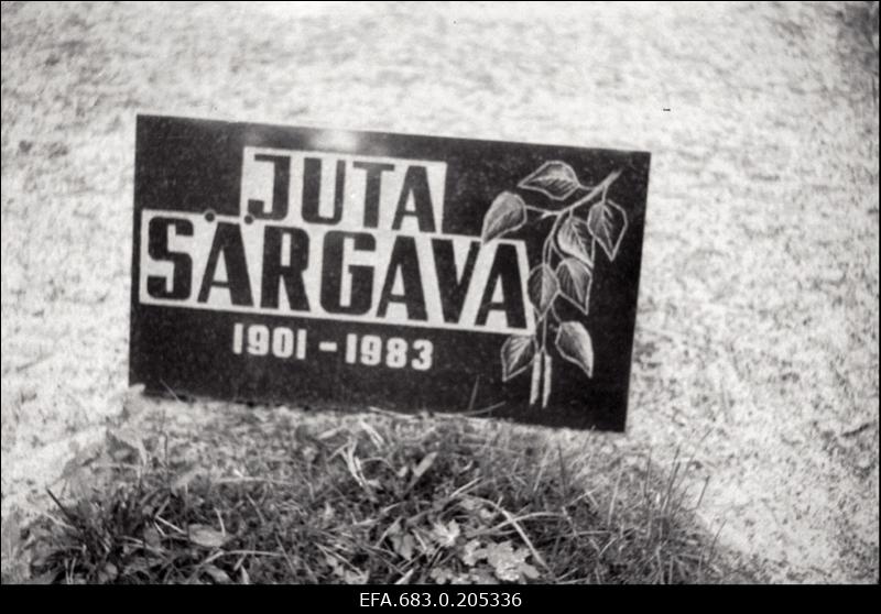 Kirjanik Ernst Peterson-Särgava abikaasa Juta Särgava hauakivi Metsakalmistul..