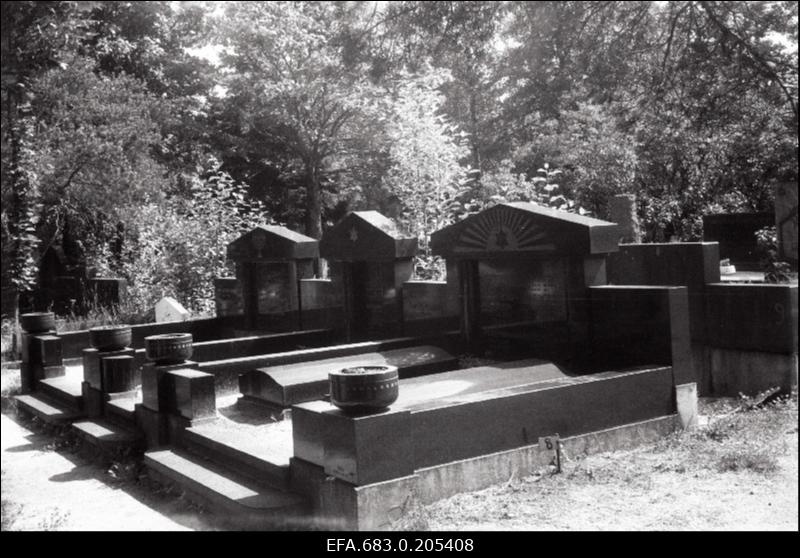 Hauaplats Rahumäe juudi kalmistul.