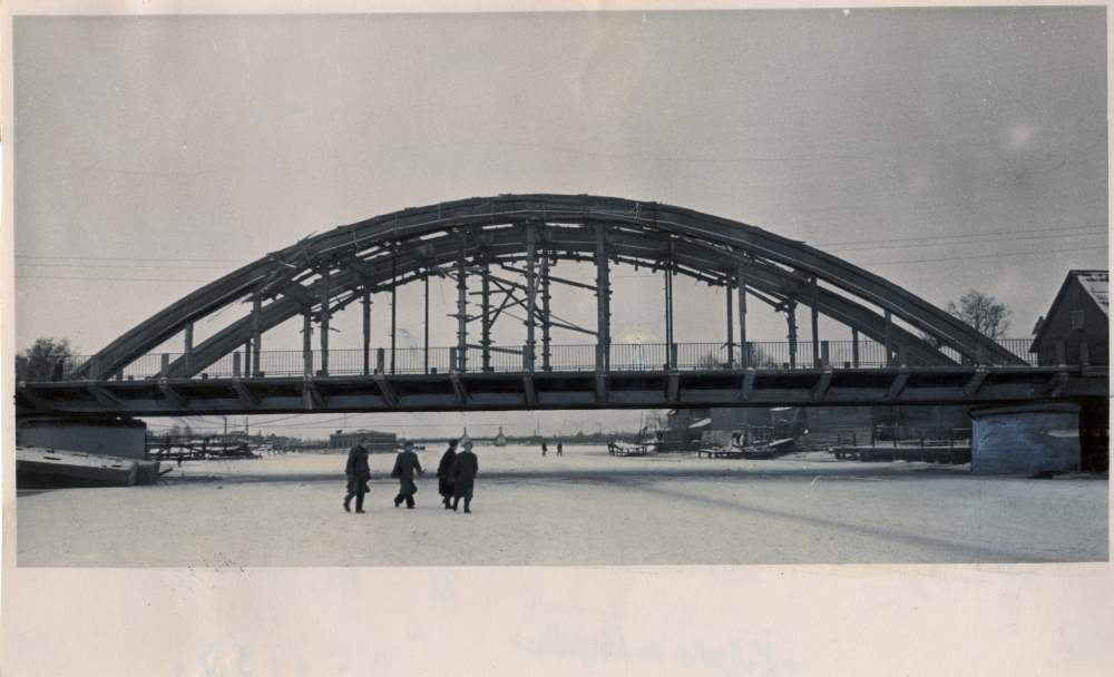 Foto. Uue kaarsilla ehitus üle Sauga jõe.