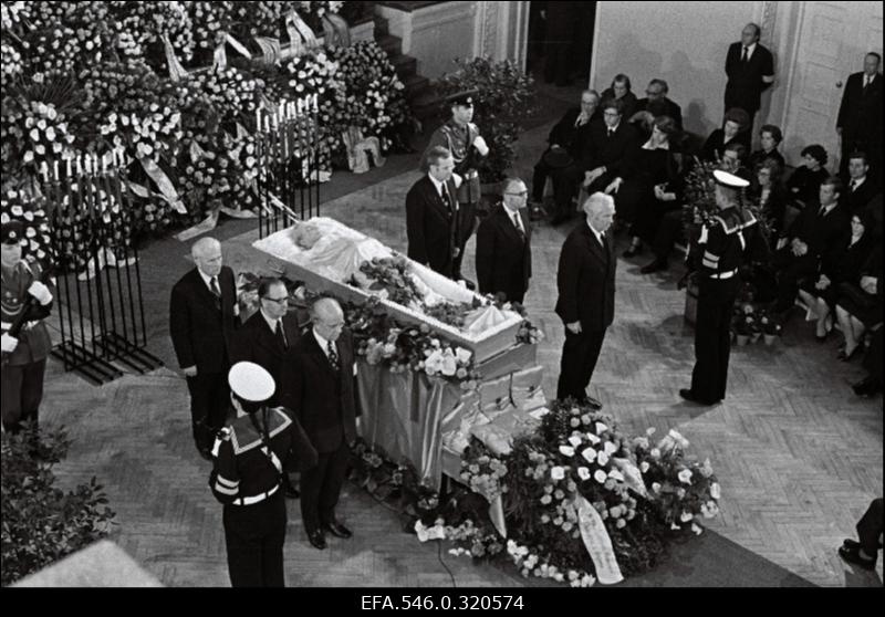 Artur Vaderi matus.