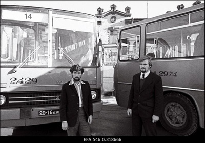 Autobussikoondis.  similar photo