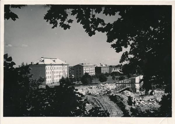 Uute elamute ehitus Kalevi tänaval. Tartu, 1960-1965.