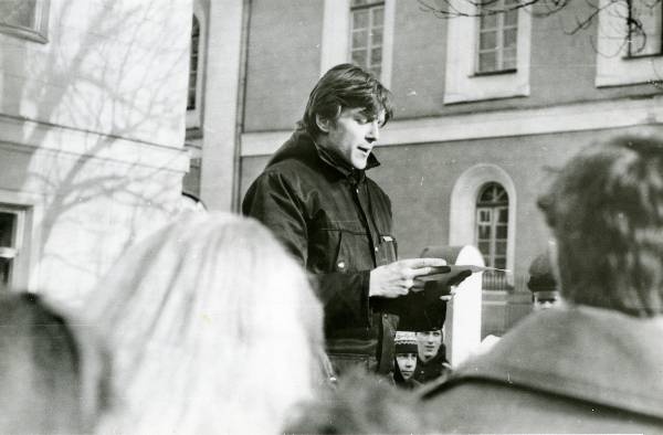 Muinsuskaitsepäevad: hävitatud Gustav Adolfi mälestussamba  mälestamine. Kõneleb Indrek Tarand. Tartu, 15.04.1988.