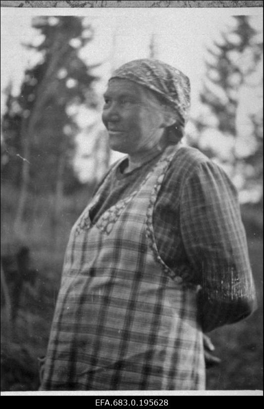 Kirjanik Anton Hansen Tammsaare kooliõde Sääsküla koolist Järva-Madise kalmistul.