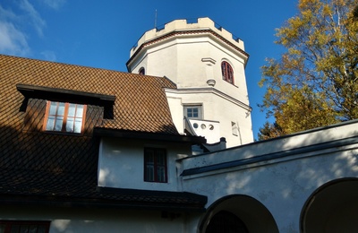 Jorma Gallen-Kallela on the tower balcony at Tarvaspää, 1927. rephoto